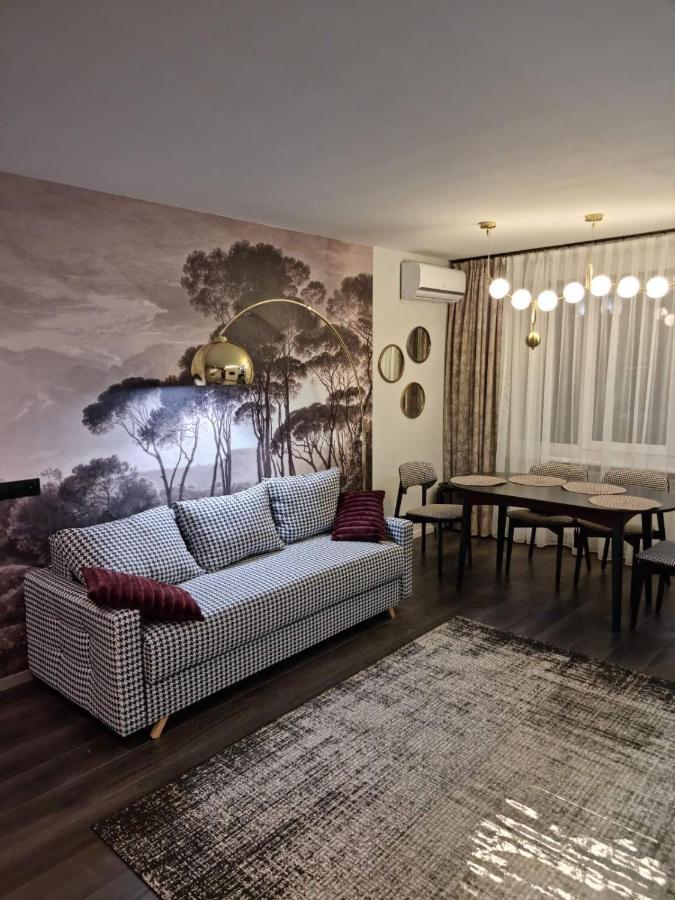 Leogrand Apartments On Svobody Avenue Львов Экстерьер фото